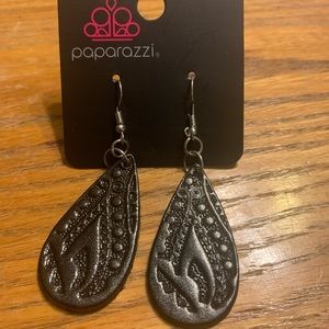 4 for $16 Paparazzi earrings